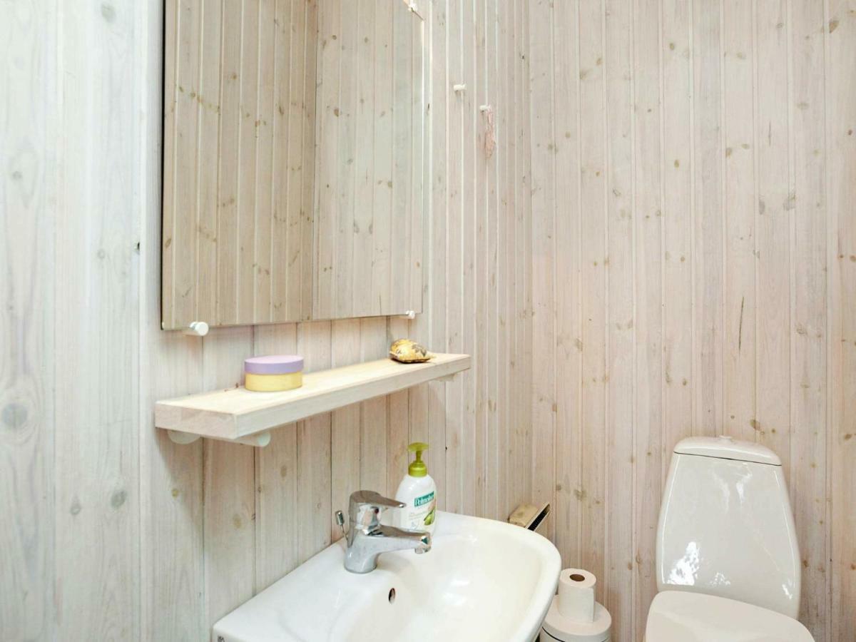 6 Person Holiday Home In Otterup Bilik gambar